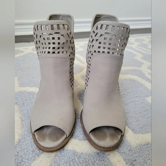 Jessica Simpson Peep Toe Shooties - Picture 1 of 12